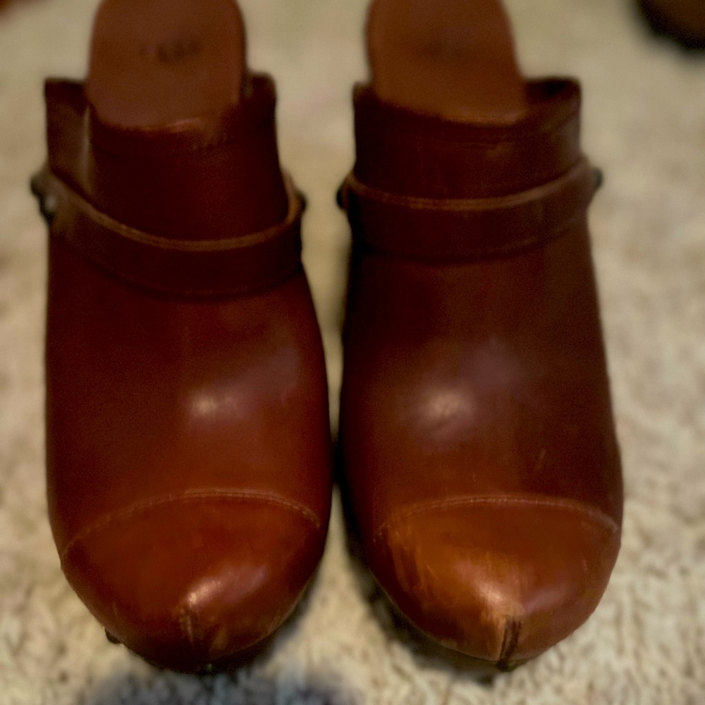 UGG Brown leather Clogs size 10 women!